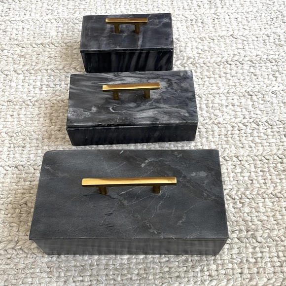 VIVIAN LUNE HOME Black Marble Box
with Goldtone Handle - Set of 3. Never used . - Picture 5 of 6